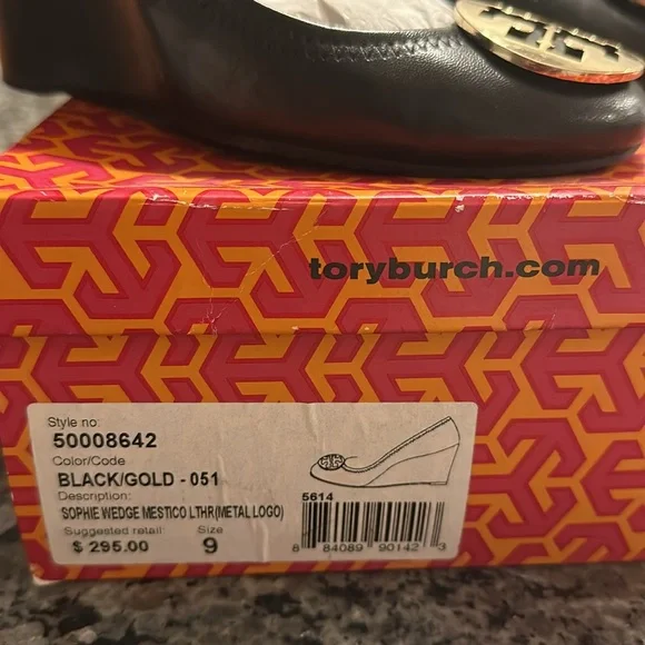Tory Burch Sophie Wedge Black Metal Logo Women’s Size 9/ a classic!!! - Picture 3 of 9